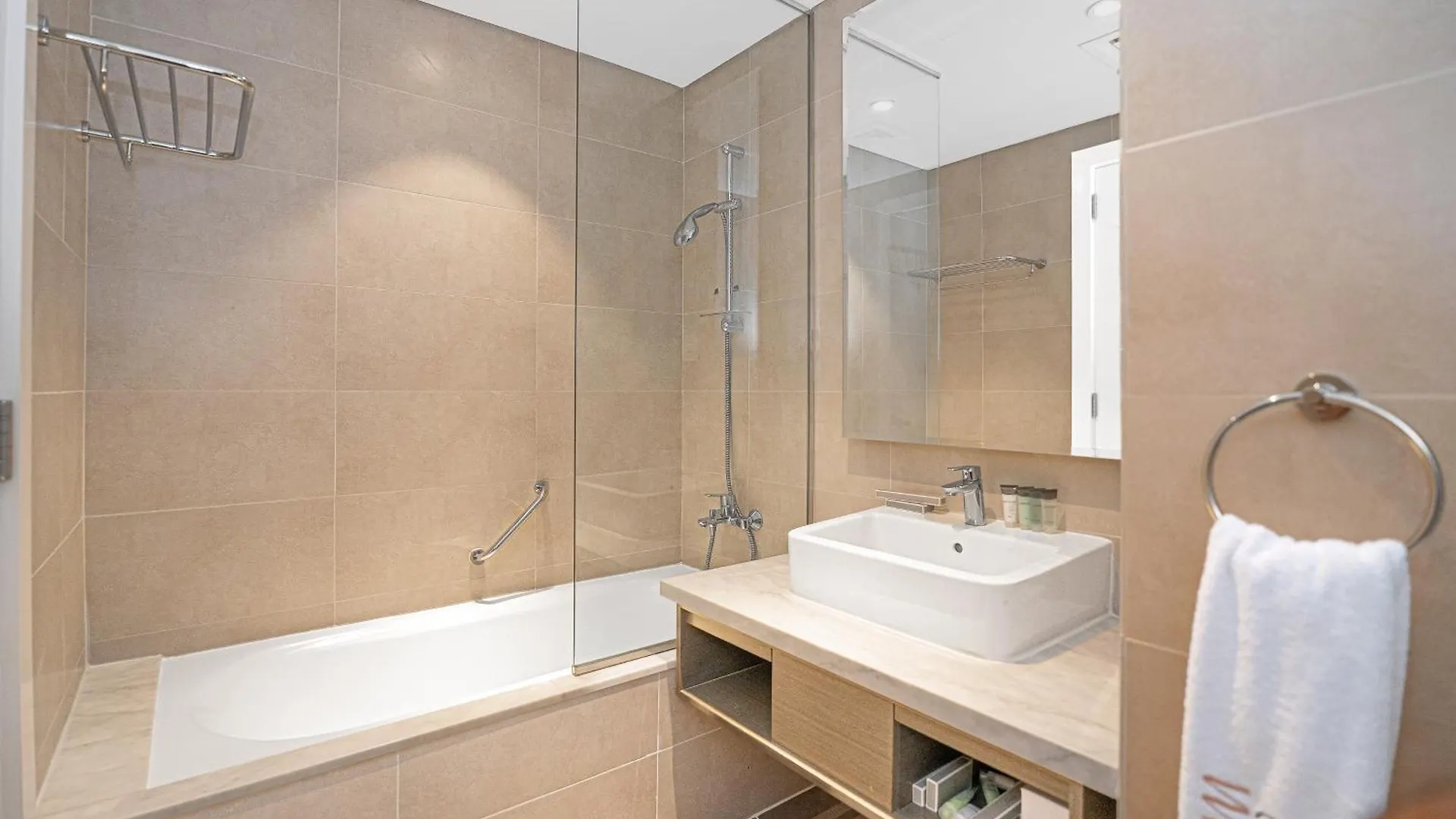 Escape 24 Modern Studio At Damac Maison Prive In Heart Of Business Bay Dubai